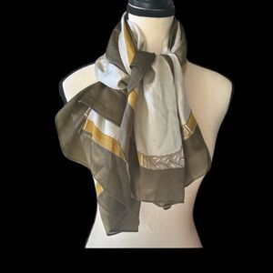 DAYADAY ladies scarf 40” x 40” excellent condition. 100% polyester